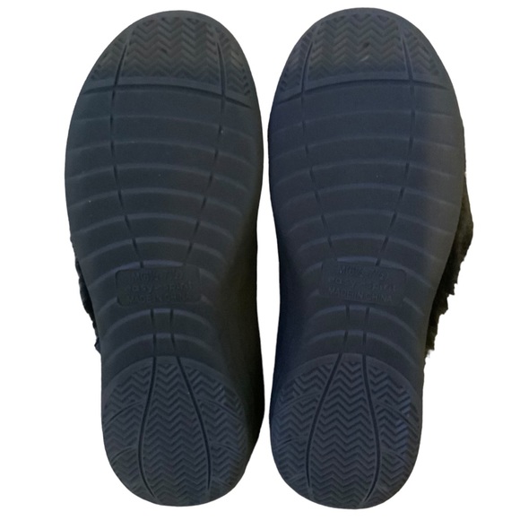 Easy Spirit Slippers Black Furry Slides Open Toe Rubber Sole Size 7.5 Wide - Picture 4 of 4